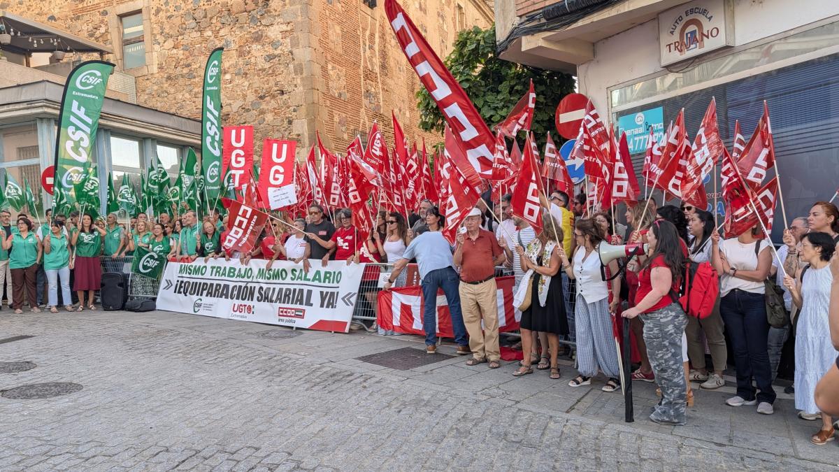 Concentración del Área Pública de CCOO de Extremadura