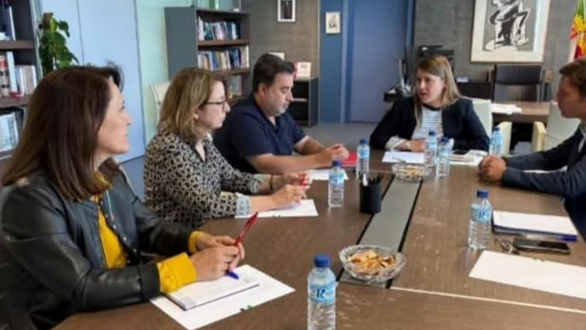 Reunión con la consejera de Educación