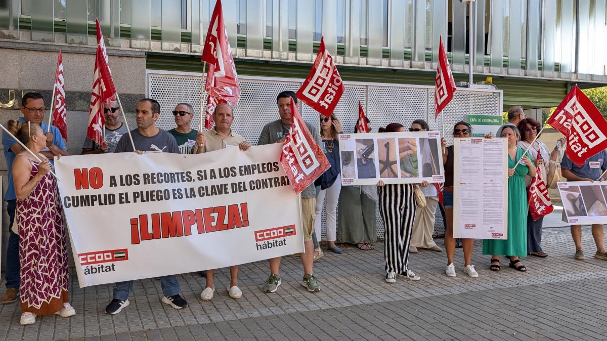 Concentración de CCOO del Hábitat de Extremadura en Mérida