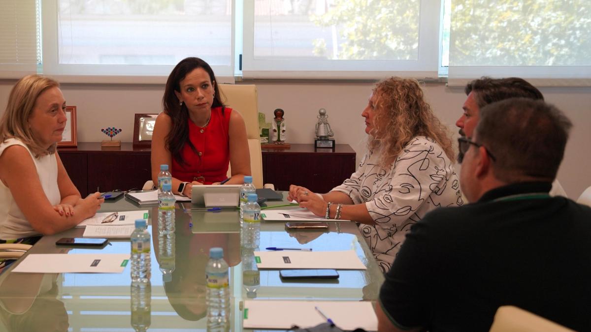 Reunin con la consejera de Salud y Servicios Sociales
