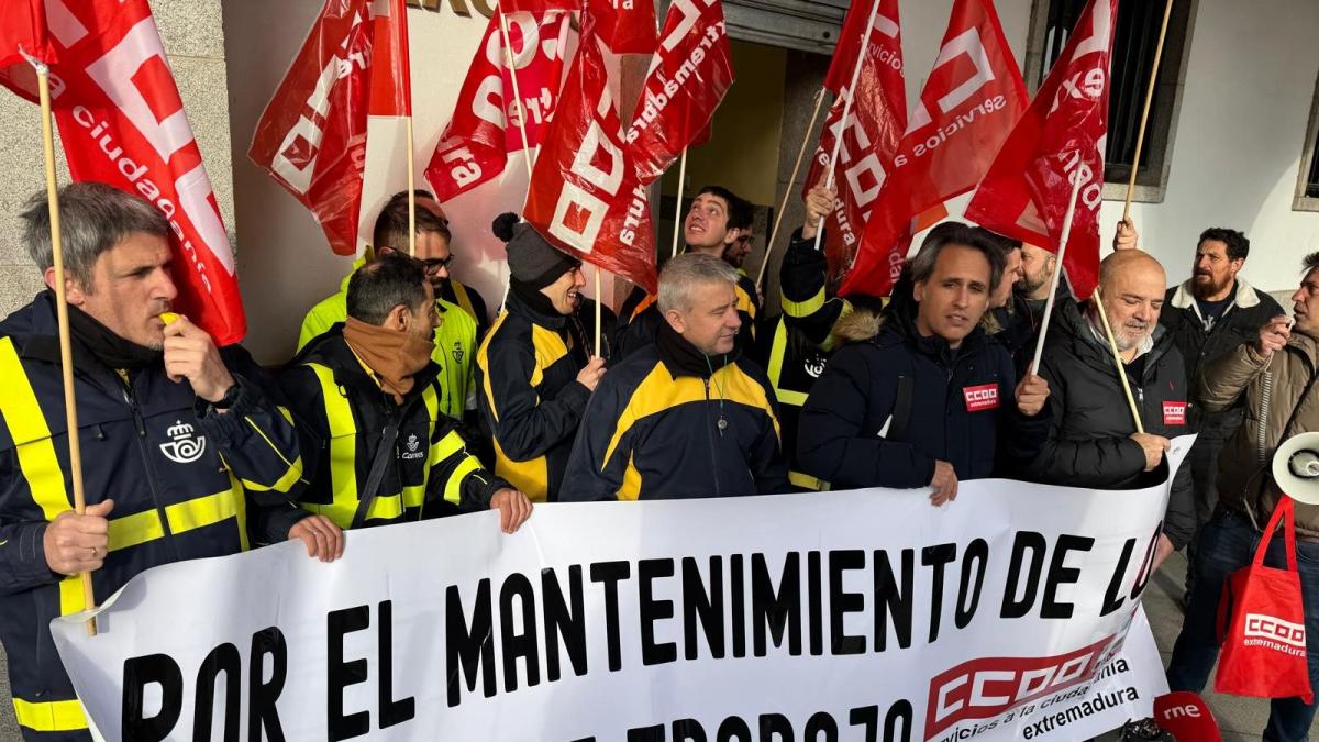 Concentracin de CCOO Correos en Don Benito