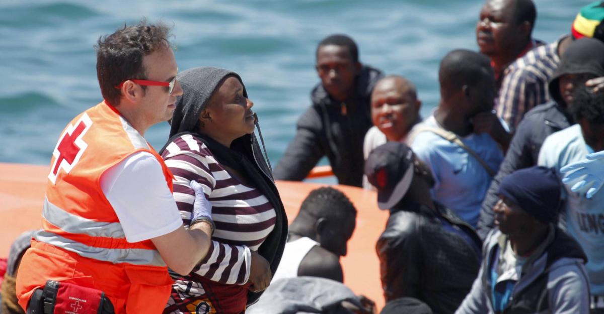 Cádiz se desborda por la llegada masiva de inmigrantes
